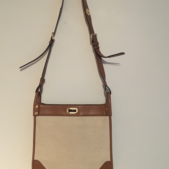Micheal Kors cross body Purse - Picture 2 of 3